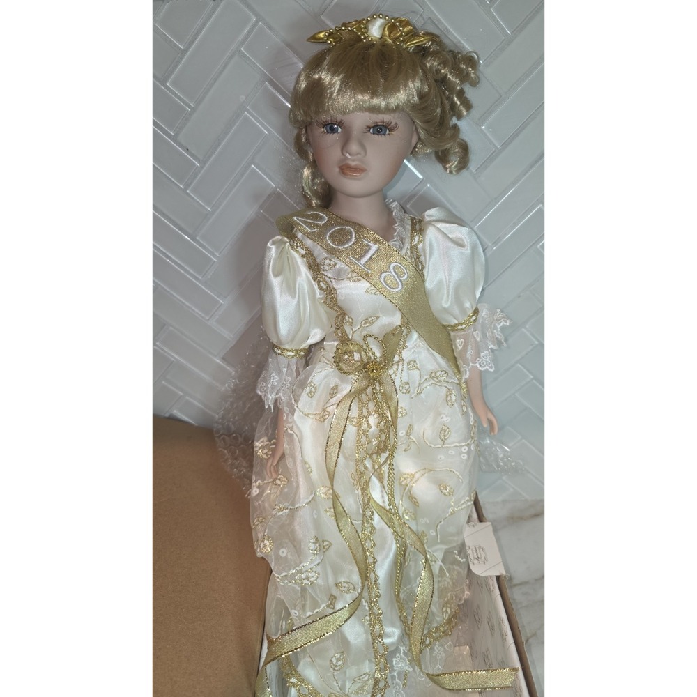 2018 Heritage Collection Angel Porcelain Doll New In Box - Picture 2 of 11
